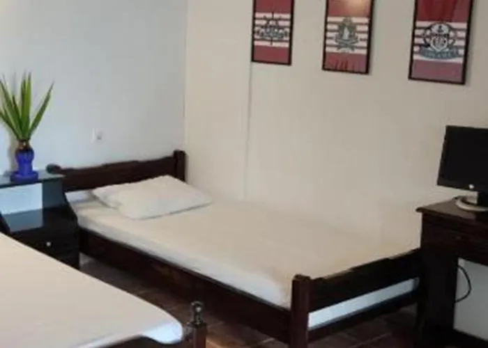 Apartahotel Petite Economy 3*
