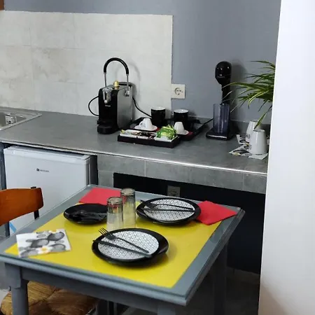 Petite Economy Apartahotel