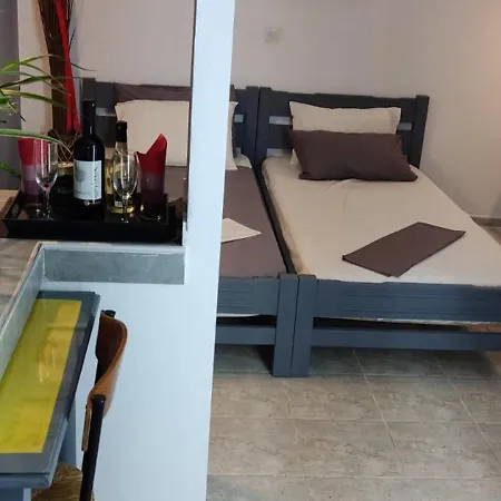 Petite Economy 3*