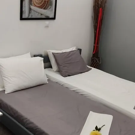 Aparthotel Petite Economy 3*