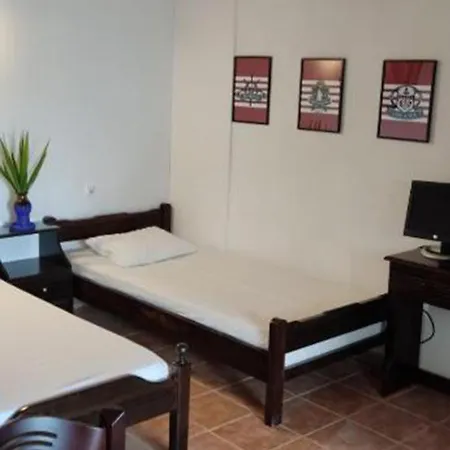 Apartahotel Petite Economy 3*