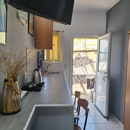 Petite Economy Скиатос