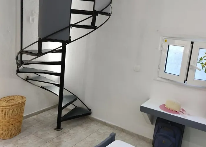 Petite Economy מלון דירות 3*