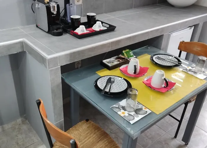 Petite Economy מלון דירות 3*