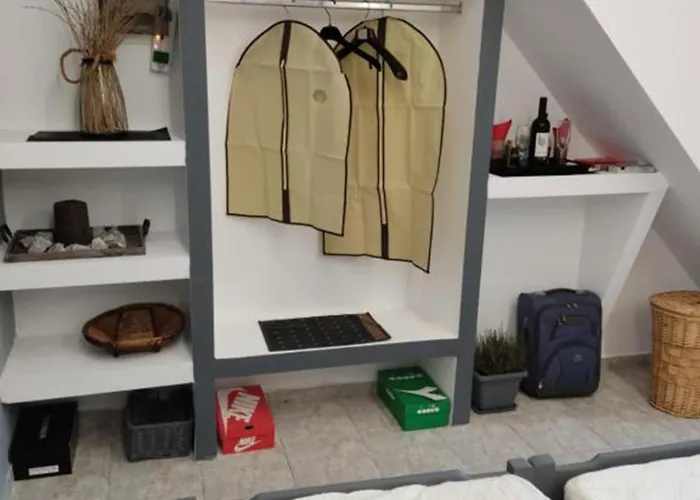 Petite Economy העיירה סקיאתוס